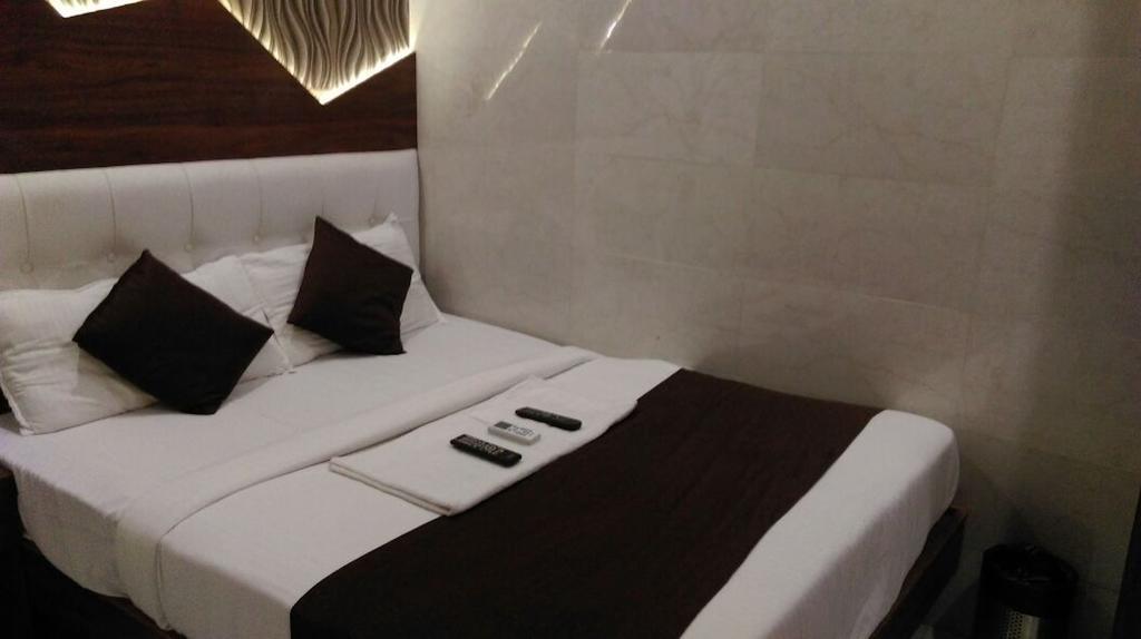 Hotel Palace Residency Мумбаи Экстерьер фото